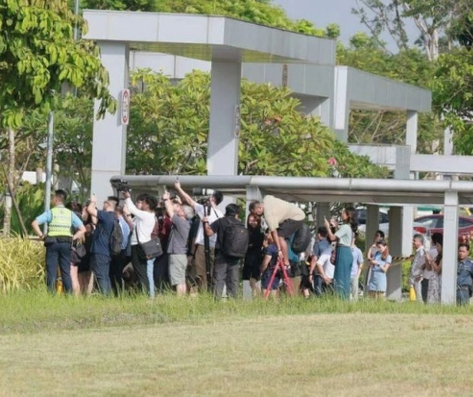 Không có quá nhiều người xuất hiện tại sân bay.