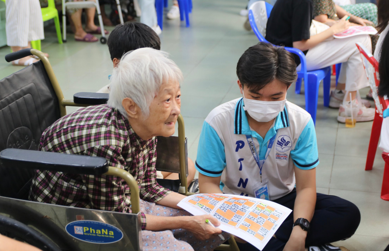 Trò chơi lô tô đặc sắc thu hẹp khoảng cách thế hệ. Trò chơi lô tô đặc sắc thu hẹp khoảng cách thế hệ.