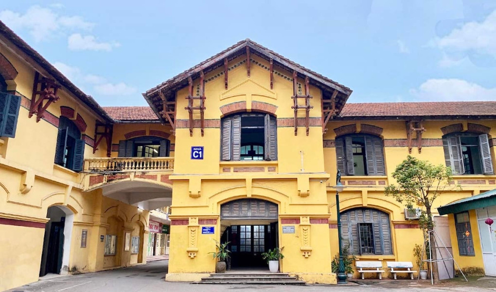 Đại học Dược Hà Nội yêu cầu thí sinh nộp thêm chứng chỉ tiếng Anh khi sử dụng phương thức xét học bạ. Ảnh: Fanpage trường Đại học Dược Hà Nội. Đại học Dược Hà Nội yêu cầu thí sinh nộp thêm chứng chỉ tiếng Anh khi sử dụng phương thức xét học bạ. Ảnh: Fanpage trường Đại học Dược Hà Nội.