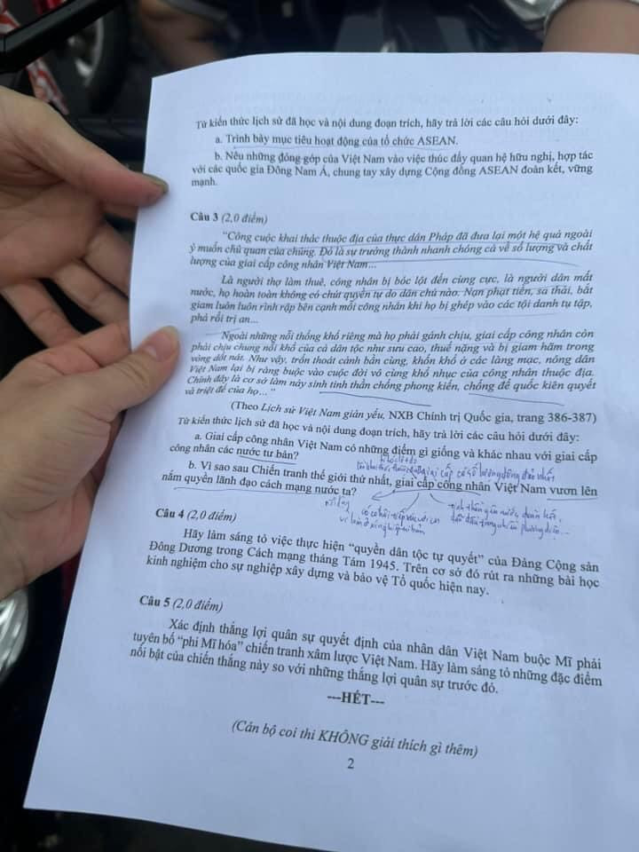 Đề chuyên Sử chính thức. Ảnh: Khúc Mùa Thu Đề chuyên Sử chính thức. Ảnh: Khúc Mùa Thu