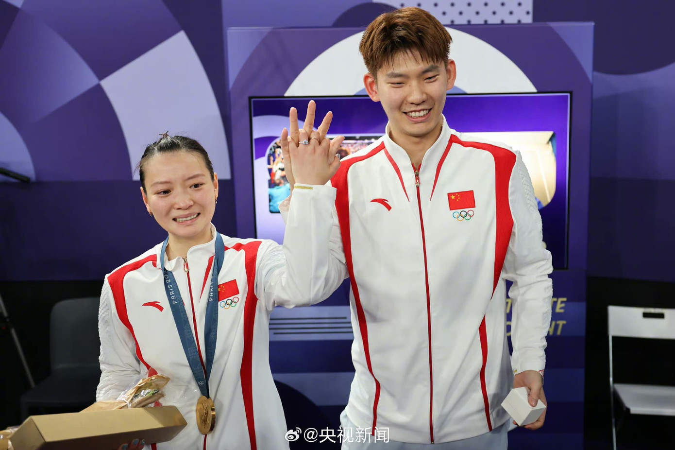 Cư dân mạng xứ Trung nhanh chóng gửi lời chúc mừng đến cặp đôi. Nguồn: Weibo Cư dân mạng xứ Trung nhanh chóng gửi lời chúc mừng đến cặp đôi. Nguồn: Weibo