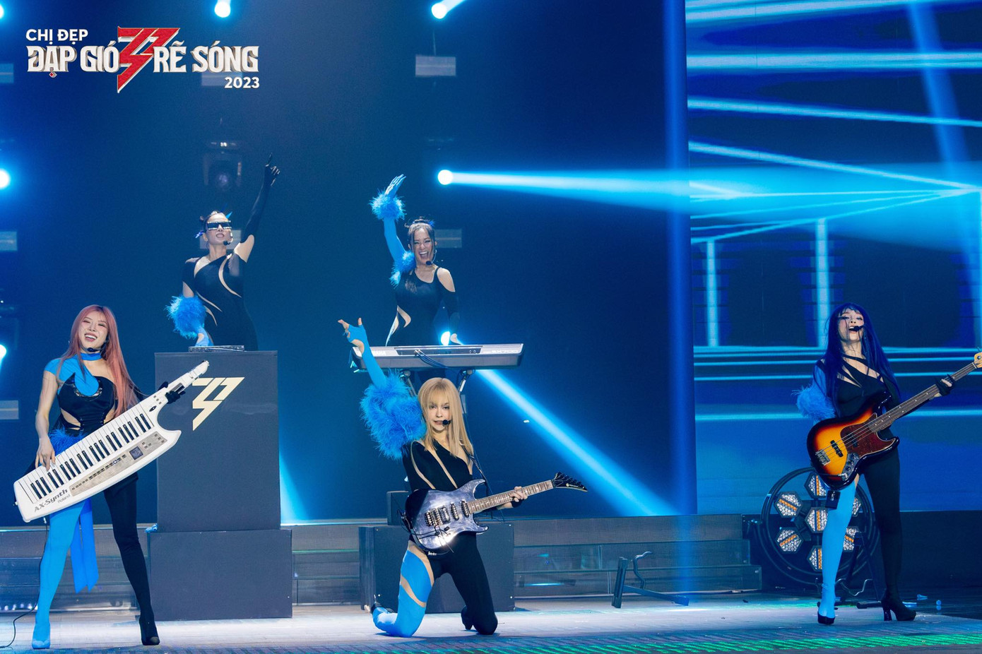 Nhóm mashup Ước Gì & Mưa Phi Trường lọt Top trending YouTube. Nhóm mashup Ước Gì & Mưa Phi Trường lọt Top trending YouTube.