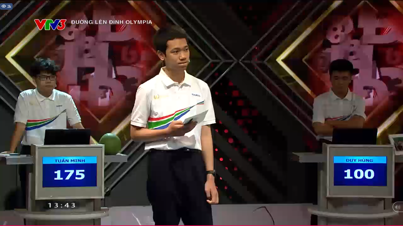 Duy Khánh thi đấu vững vàng qua từng câu hỏi.