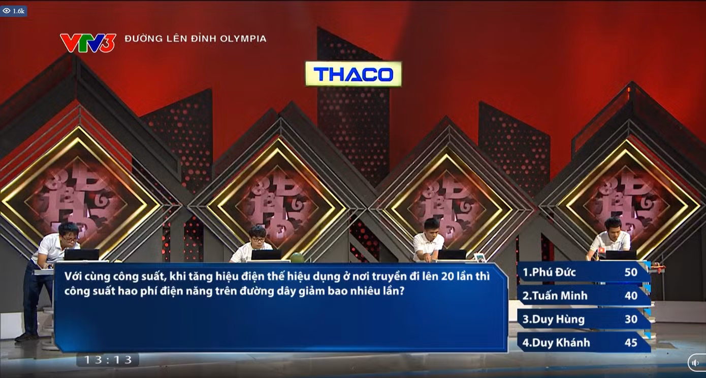 Bốn thí sinh sẵn sàng cho phần thi đầu tiên. Bốn thí sinh sẵn sàng cho phần thi đầu tiên.
