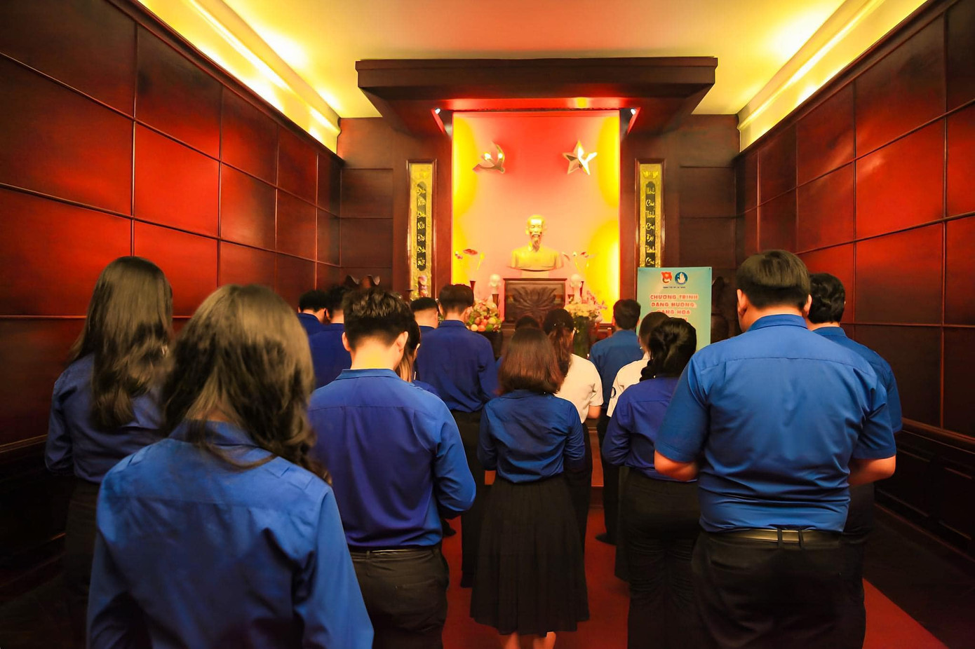 Đoàn công tác Hành trình thanh niên, sinh viên với biển đảo tổ quốc năm 2024 dâng hương, dâng hoa chủ tịch Hồ Chí Minh trước giờ khởi hành. Đoàn công tác Hành trình thanh niên, sinh viên với biển đảo tổ quốc năm 2024 dâng hương, dâng hoa chủ tịch Hồ Chí Minh trước giờ khởi hành.
