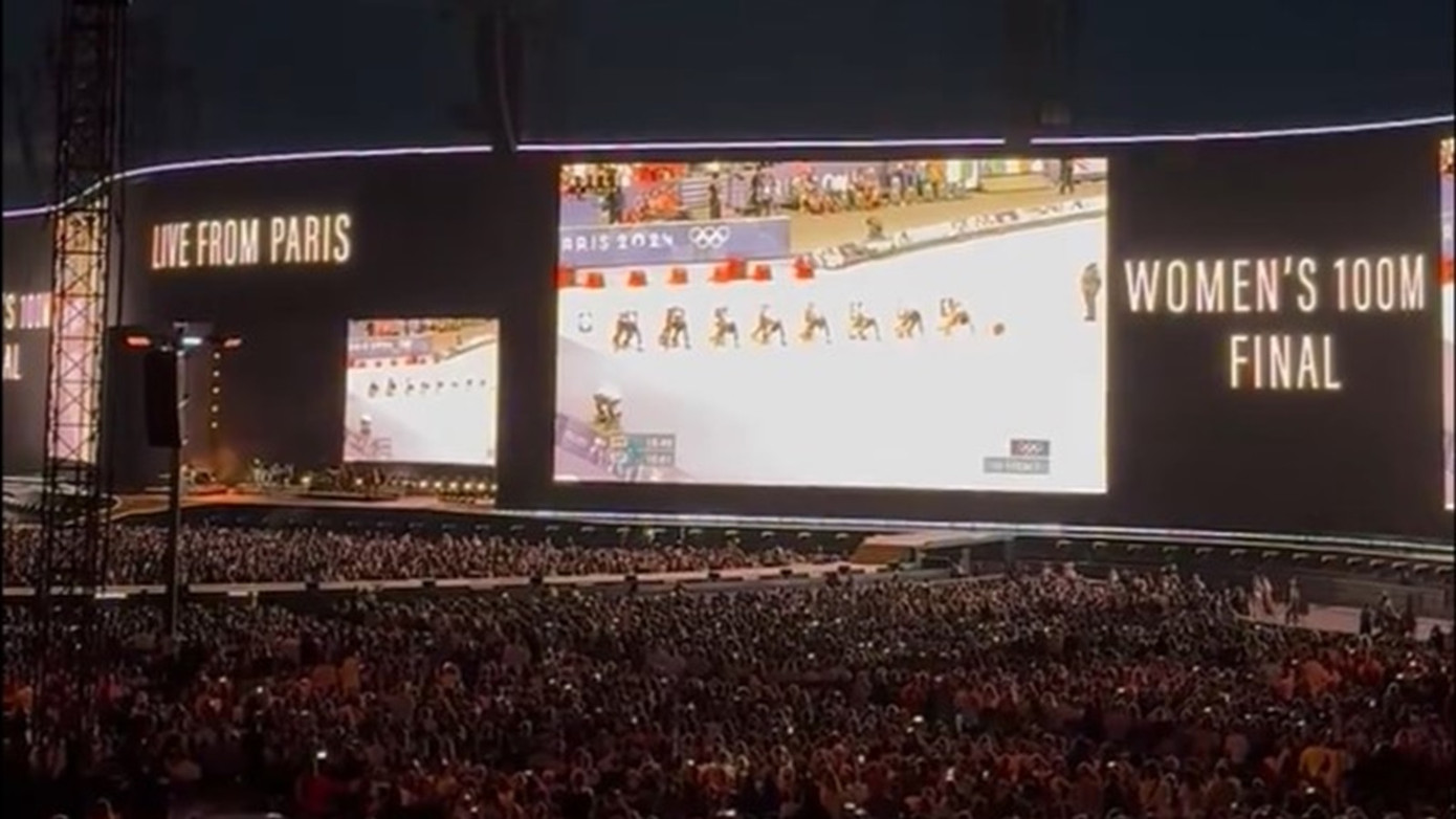 Adele tạm dừng buổi hòa nhạc để xem Chung kết nội dung chạy 100 mét của nữ tại Olympics.