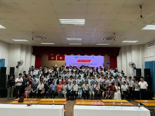 Lễ ra quân tham gia Kì thi Học sinh Giỏi Quốc gia năm học 2023 - 2024.