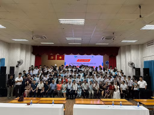 Lễ ra quân tham gia Kì thi Học sinh Giỏi Quốc gia năm học 2023 - 2024.