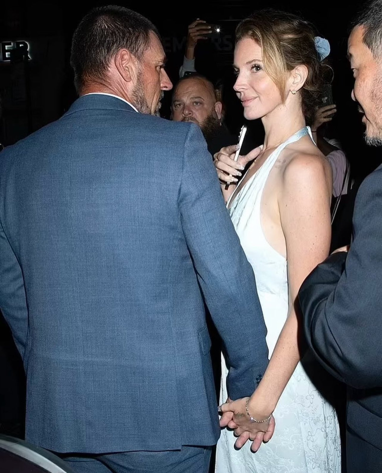 Cả hai kết hôn sau chưa đầy một tháng công khai hẹn hò. Cả hai kết hôn sau chưa đầy một tháng công khai hẹn hò.