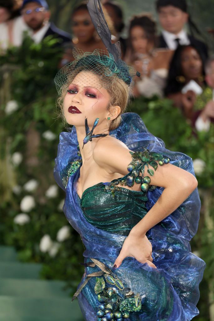 Zendaya tiếp tục khẳng định danh xưng "Nữ hoàng thảm đỏ" thế hệ mới tại Met Gala 2024. Zendaya tiếp tục khẳng định danh xưng "Nữ hoàng thảm đỏ" thế hệ mới tại Met Gala 2024.