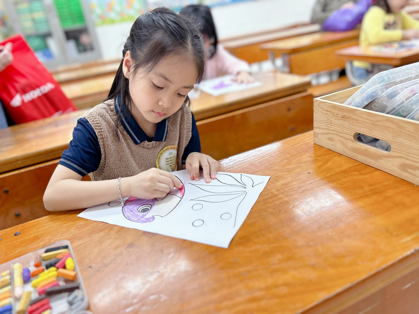 Trong lớp cũng có nhiều hoạt động khác nhau để tween có thể tham gia trải nghiệm.