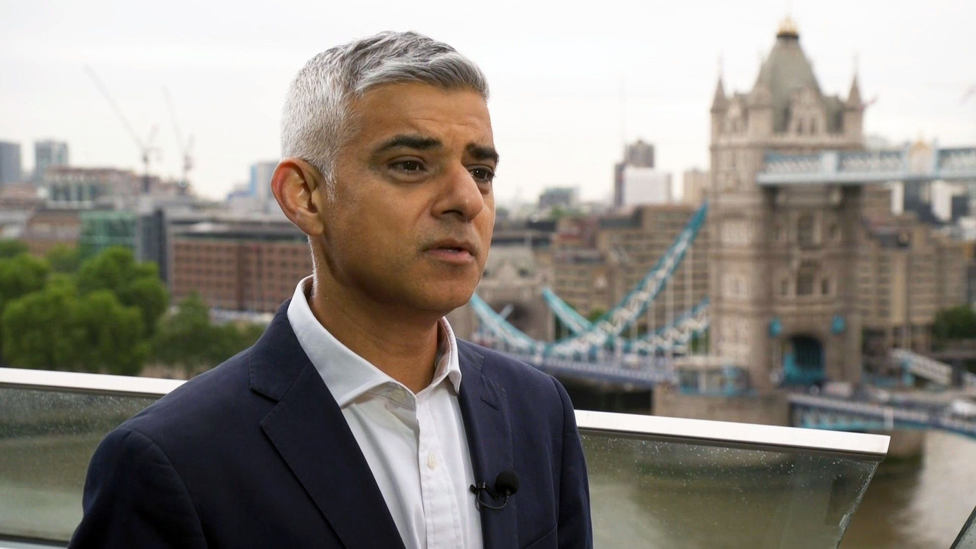 Thị trưởng London, Sadiq Khan mong rằng The Eras Tour tại Anh sẽ diễn ra tốt đẹp. Thị trưởng London, Sadiq Khan mong rằng The Eras Tour tại Anh sẽ diễn ra tốt đẹp.