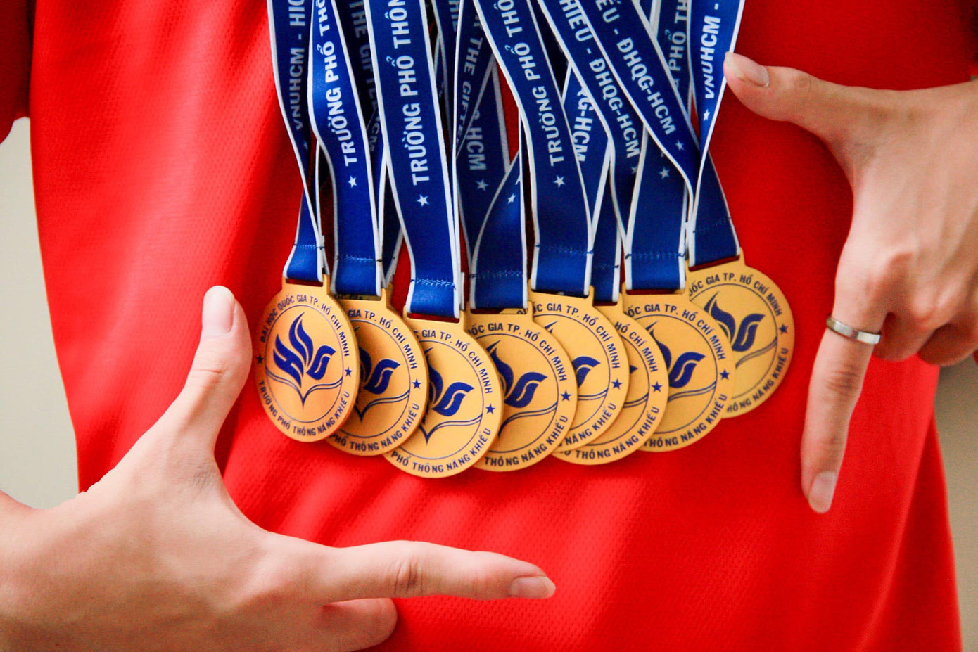 Tại PT Năng khiếu, không khó để bắt gặp hình ảnh các bạn miệt mài ôn tập cho ngày thi chọn Đội tuyển HSG Quốc gia vào 20/9 tới đây.