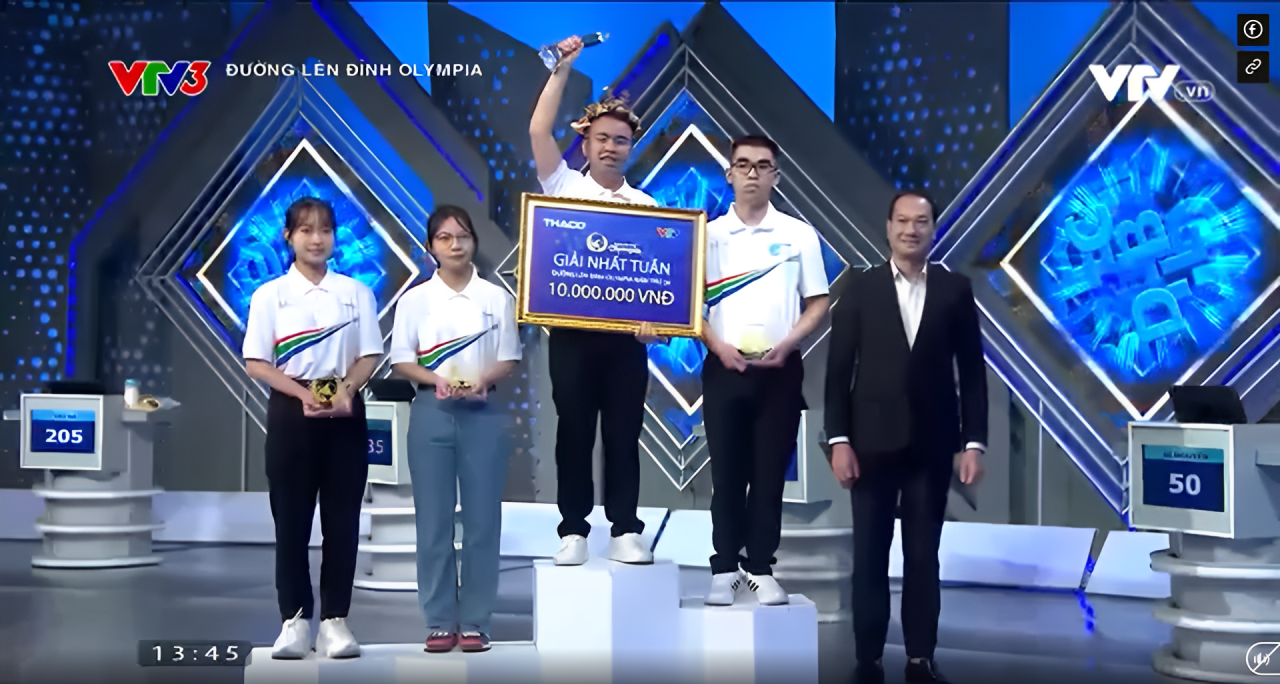 Nam sinh Hà Nội bất ngờ &quot;lội ngược dòng&quot; ở những câu hỏi cuối.