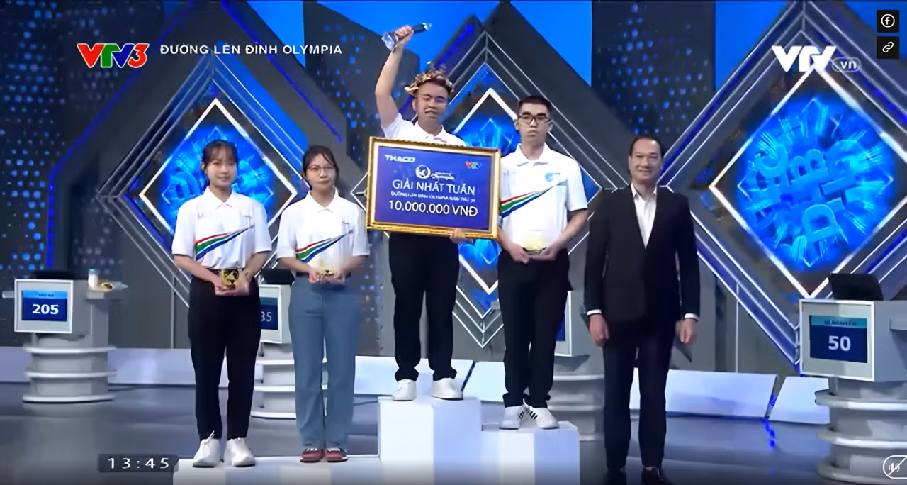 Nam sinh Hà Nội bất ngờ "lội ngược dòng" ở những câu hỏi cuối.