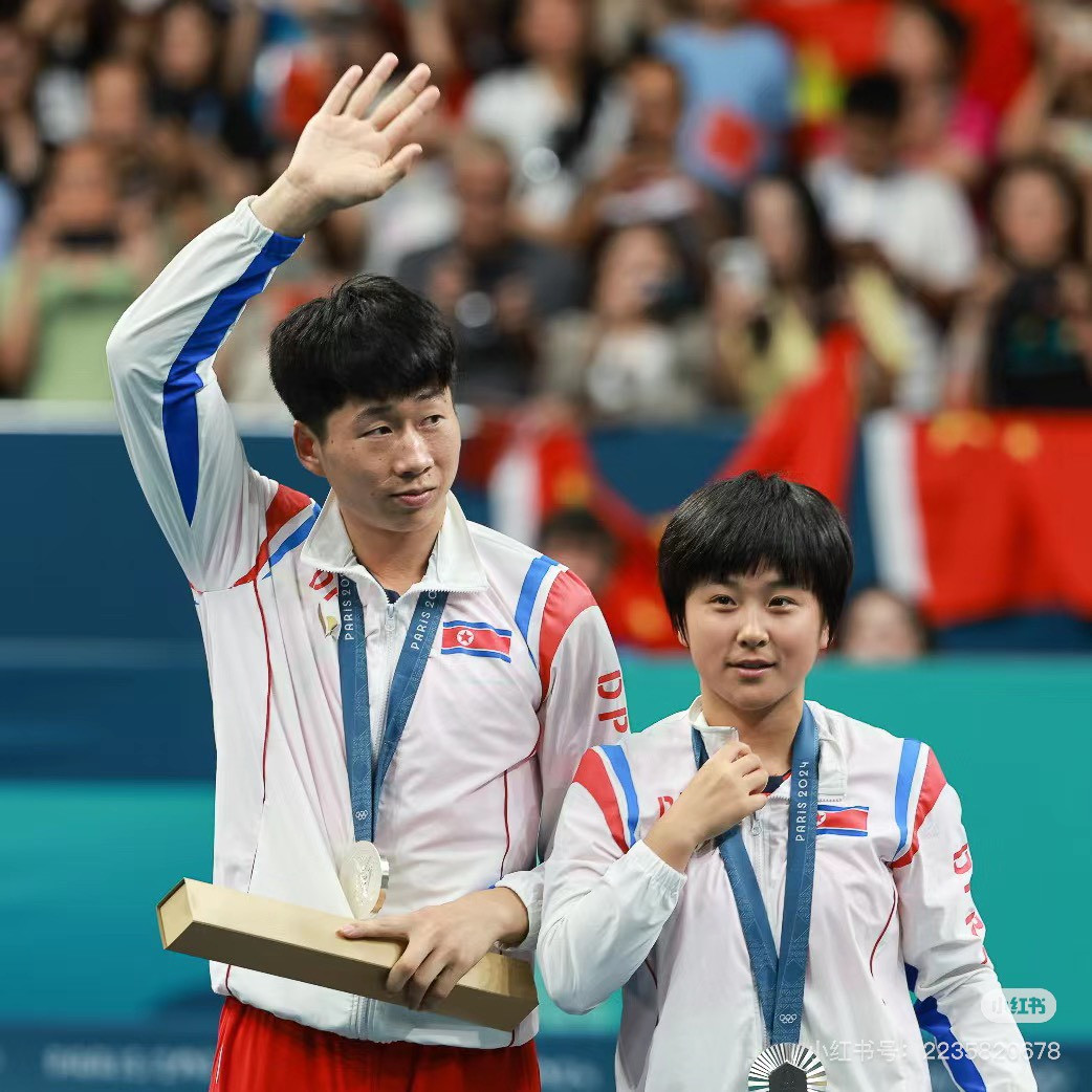 Với chiến thắng này, Ri Jong Sik và Kim Kum Yong đã giúp Triều Tiên lần đầu tiên trong lịch sử giành huy chương môn bóng bàn ở Olympics. Nguồn: Xiaohongshu