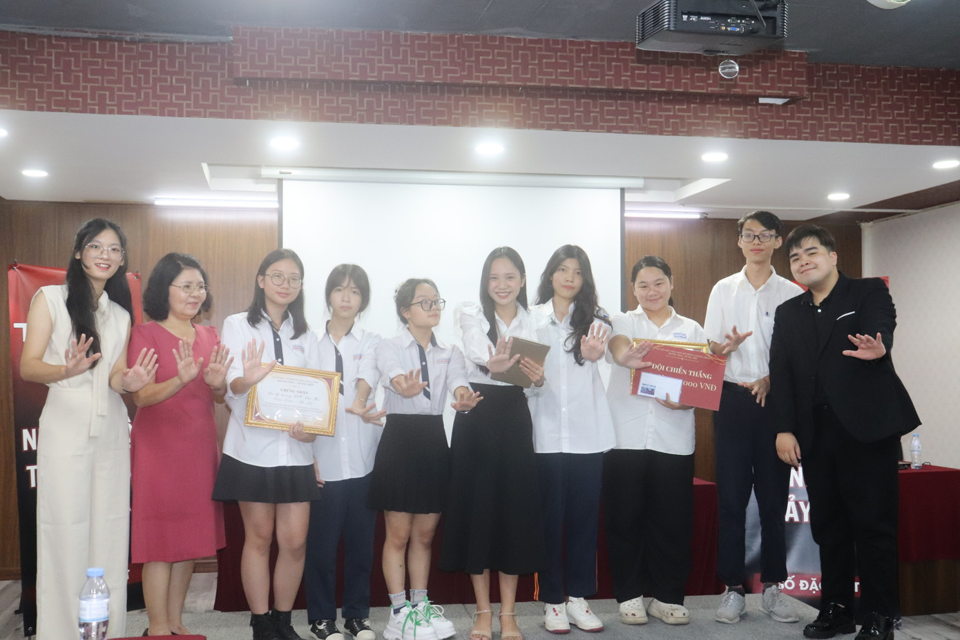 Hai đội chơi đều có phần thể hiện xuất sắc trong trận đấu. Hai đội chơi đều có phần thể hiện xuất sắc trong trận đấu.