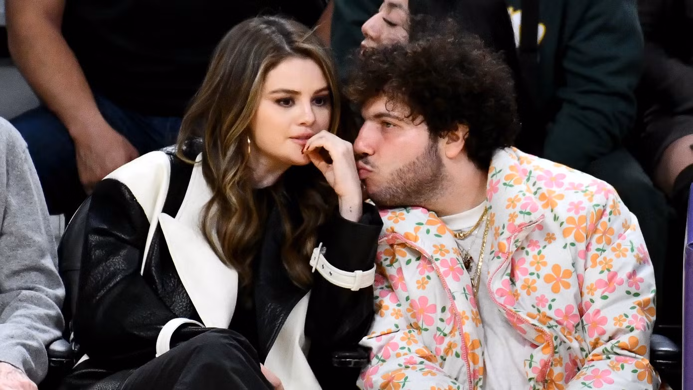 Selena Gomez vướng tin đồn sắp kết hôn với bạn trai Benny Blanco.