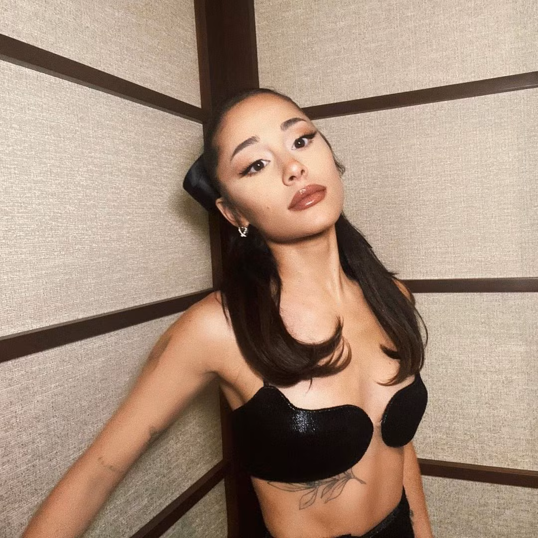 Ariana liên tục làm mới bản thân với nhiều tạo hình mới.