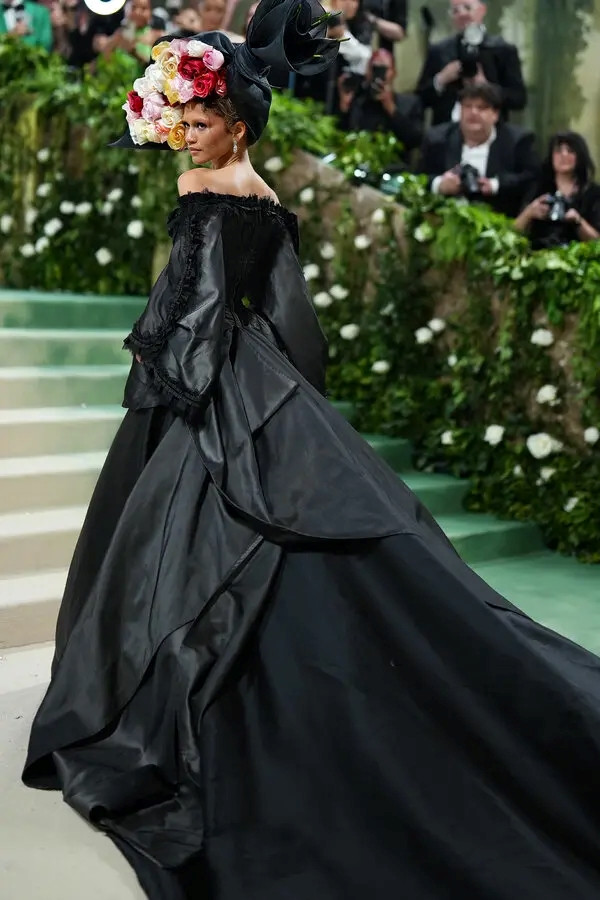 Zendaya tiếp tục khẳng định danh xưng "Nữ hoàng thảm đỏ" thế hệ mới tại Met Gala 2024. Zendaya tiếp tục khẳng định danh xưng "Nữ hoàng thảm đỏ" thế hệ mới tại Met Gala 2024.