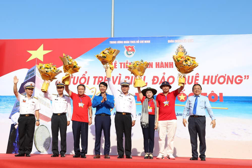 Hành trình “Tuổi trẻ vì biển, đảo quê hương” năm 2024 với chủ đề “Tôi yêu Tổ quốc tôi”. Hành trình “Tuổi trẻ vì biển, đảo quê hương” năm 2024 với chủ đề “Tôi yêu Tổ quốc tôi”.