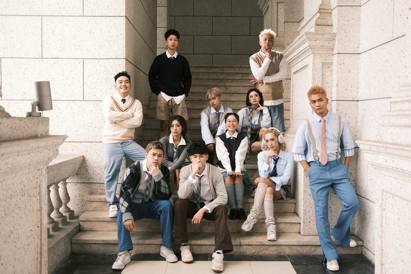 Dàn cameo "không mất tiền" của cặp đôi BigLy. Dàn cameo "không mất tiền" của cặp đôi BigLy.