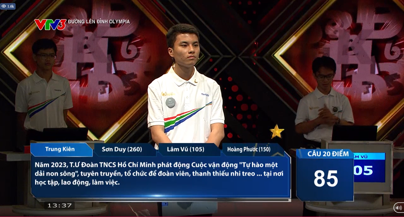 Trung Kiên thi đấu hết mình với 3 câu hỏi 20 điểm. Trung Kiên thi đấu hết mình với 3 câu hỏi 20 điểm.