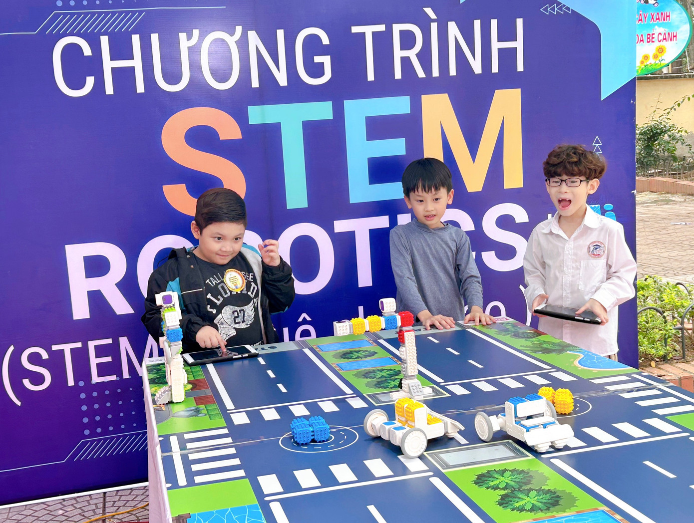 Tween tích cực tham gia các hoạt động trong ngày hội trải nghiệm.