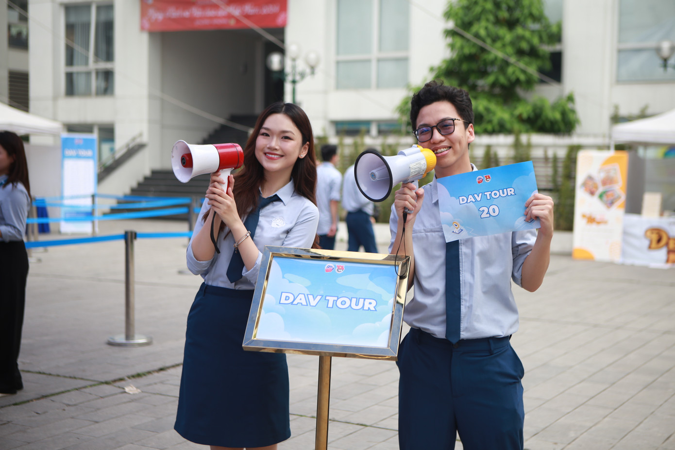 DAV Tour là một trong những trải nghiệm thú vị trong ngày hội tư vấn tuyển sinh. DAV Tour là một trong những trải nghiệm thú vị trong ngày hội tư vấn tuyển sinh.