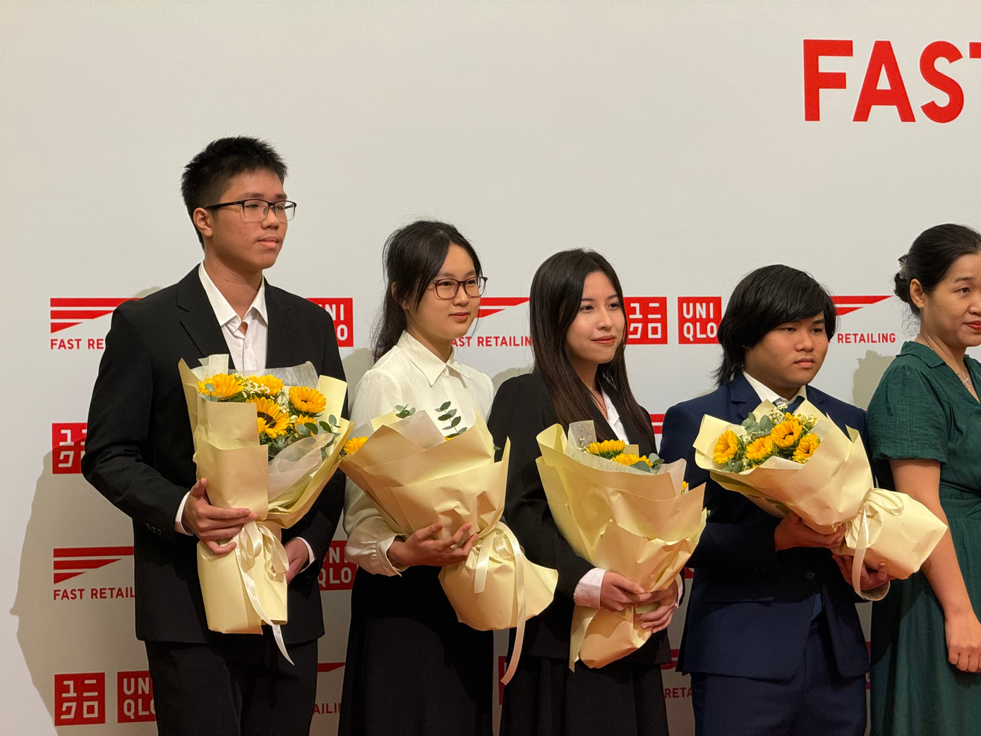 Triệu Vy mong muốn các bạn học sinh hãy tự tin vào chính năng lực của bản thân. Triệu Vy mong muốn các bạn học sinh hãy tự tin vào chính năng lực của bản thân.