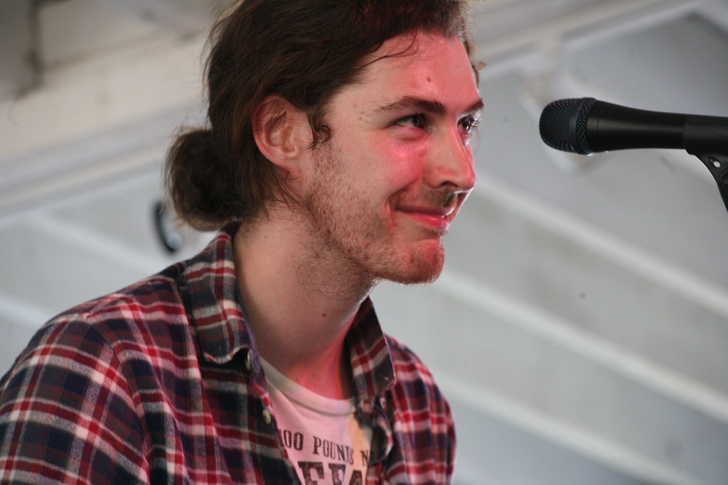 Take Me To Church là một hiện tượng toàn cầu vào 10 năm trước. Take Me To Church là một hiện tượng toàn cầu vào 10 năm trước.