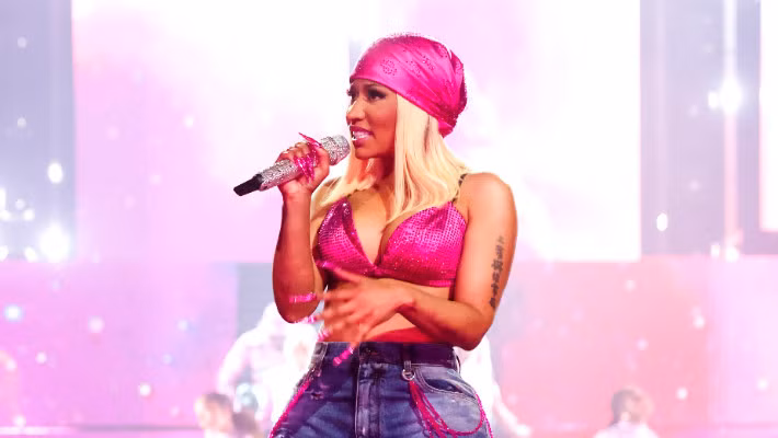 Hành động của Nicki Minaj vô tình tạo nên một cuộc tranh cãi.