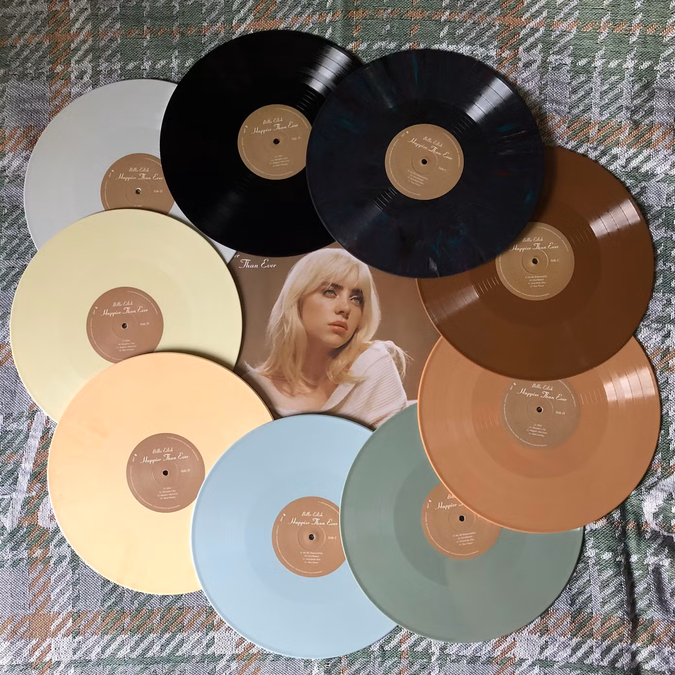 Các đĩa vinyl của Billie Eilish được làm từ vật phẩm tái chế.