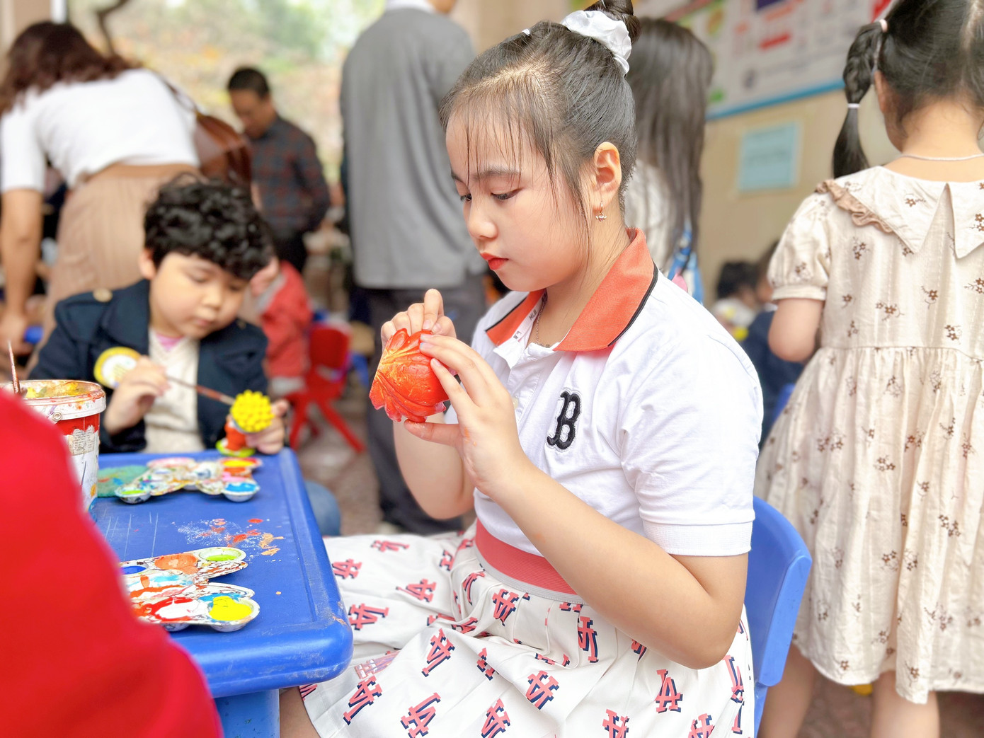 Tween tích cực tham gia các hoạt động trong ngày hội trải nghiệm.