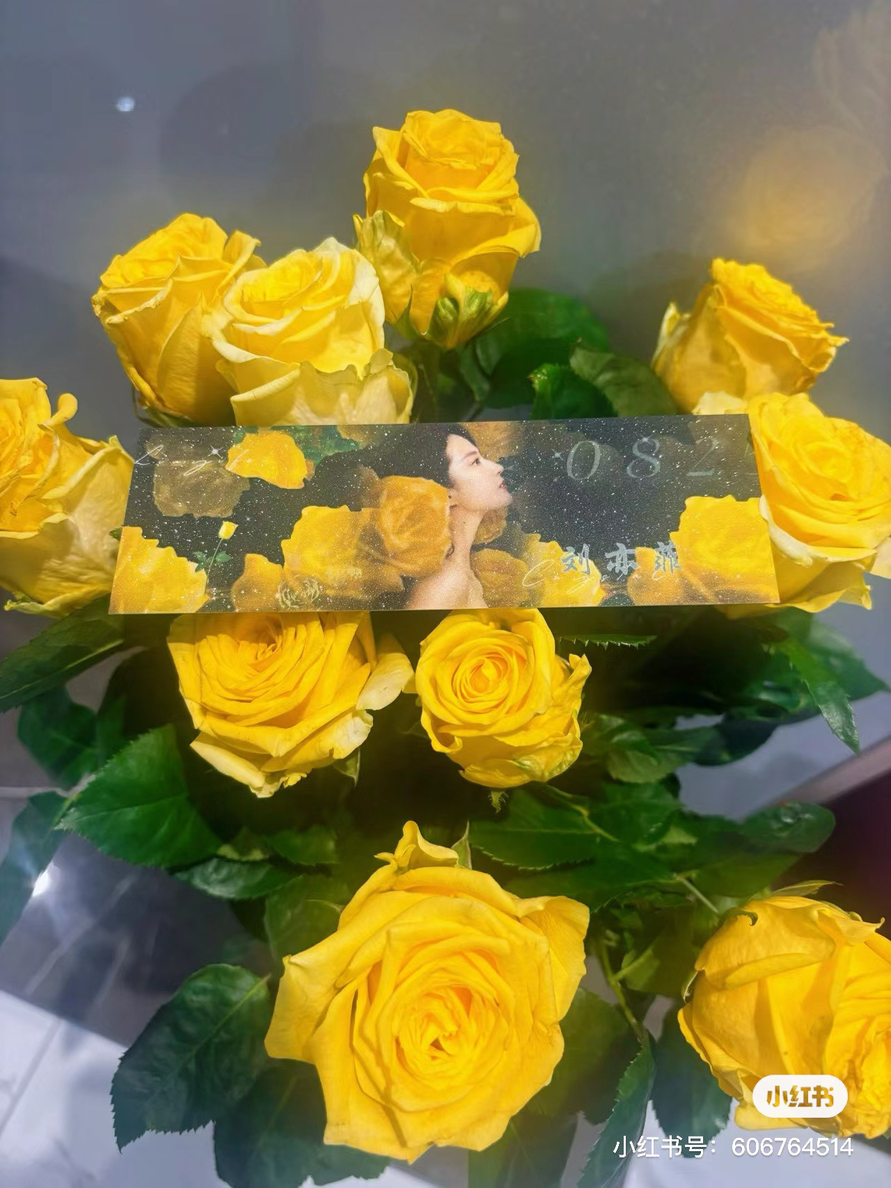 Fan hâm mộ Lưu Diệc Phi thi nhau "cheap moment" với thần tượng. Nguồn: Xiaohongshu