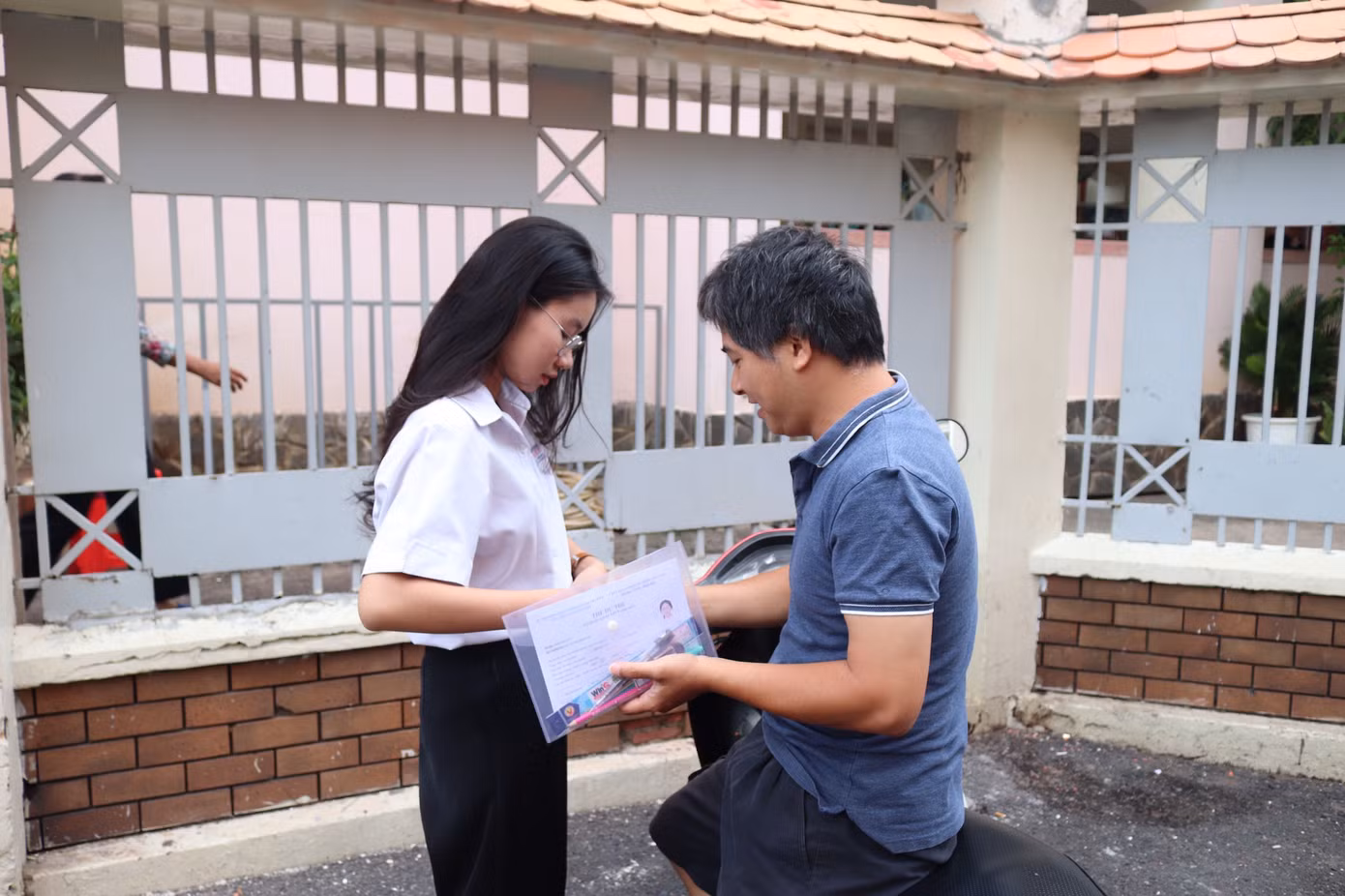 Bạn Thanh Khuê và bố.