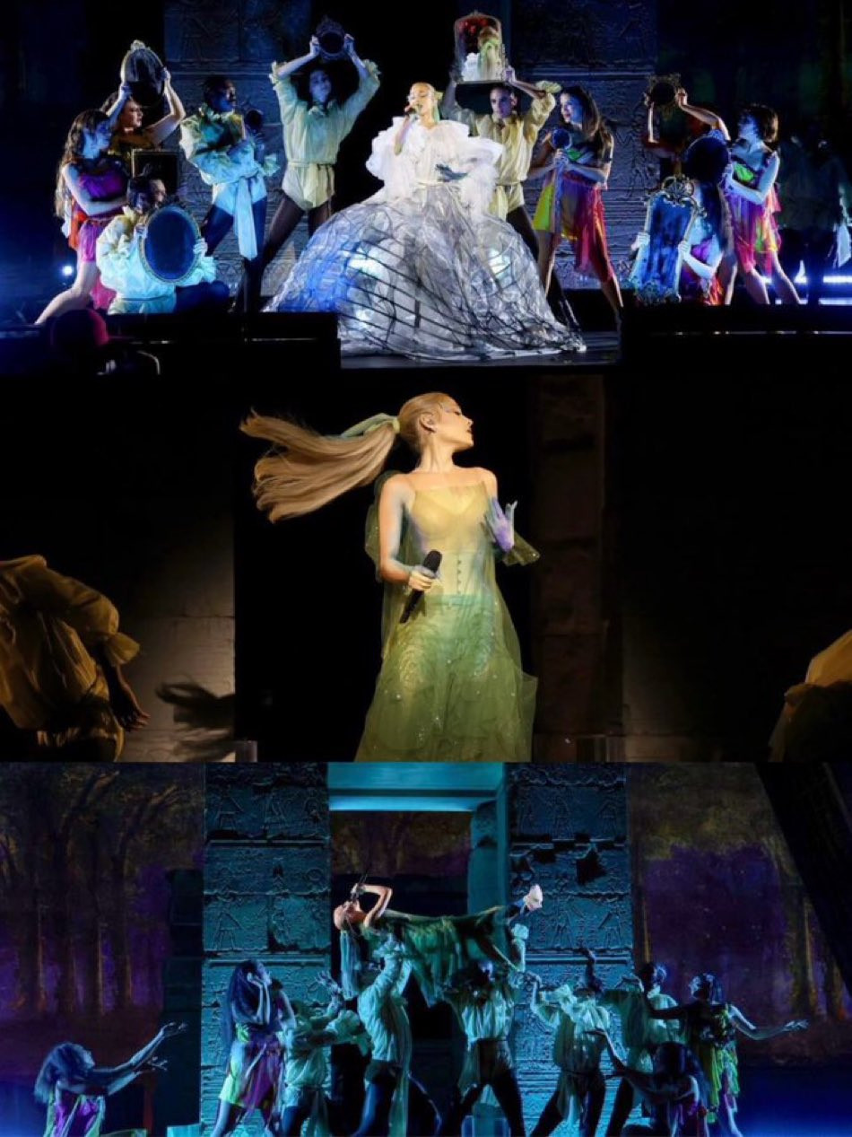 Màn trình diễn được Ariana đầu tư chỉn chu. Màn trình diễn được Ariana đầu tư chỉn chu.