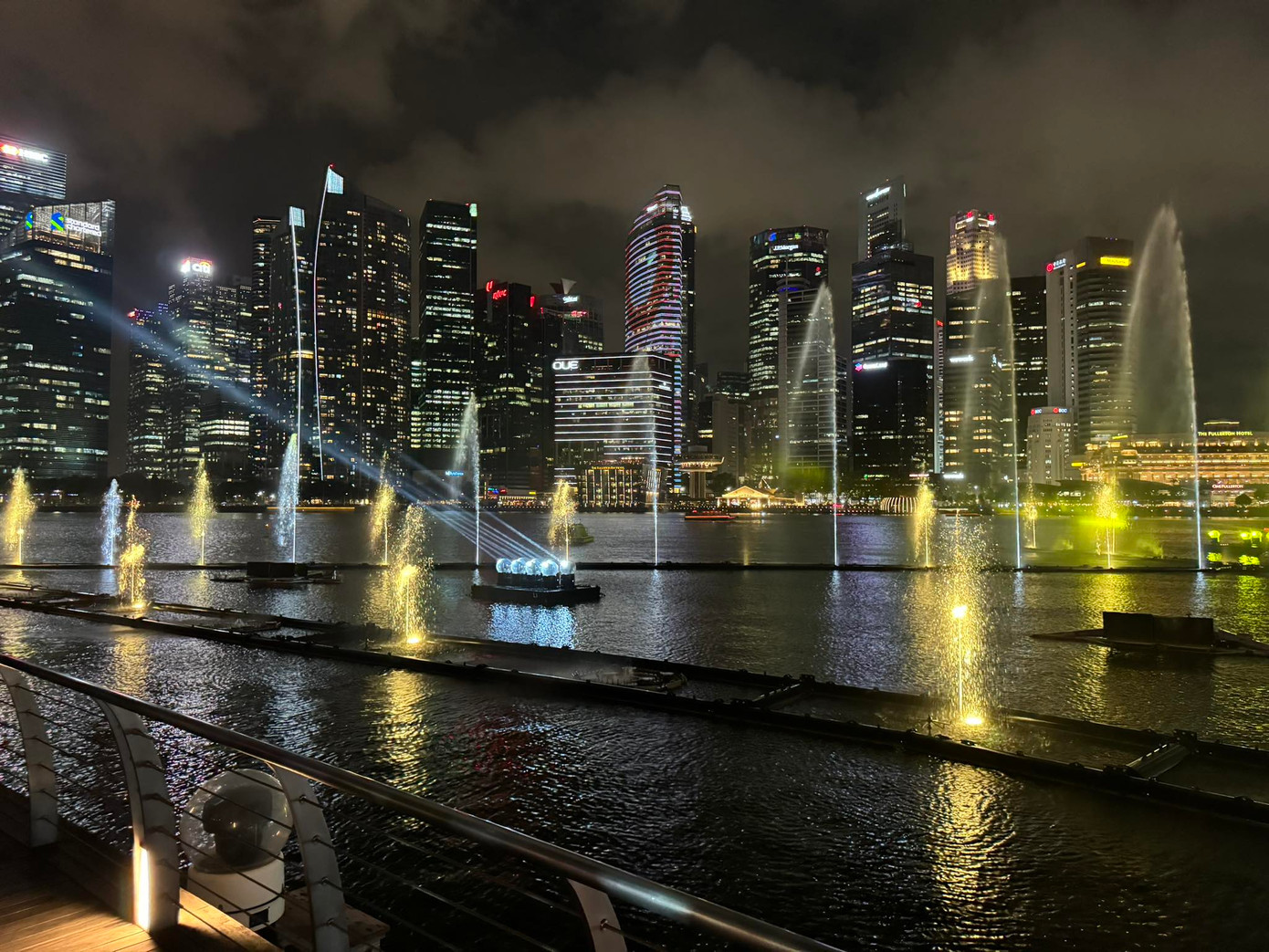 Hình ảnh tại sự kiện nhạc nước tại vịnh Marina nhằm chào mừng Taylor Swift. Hình ảnh tại sự kiện nhạc nước tại vịnh Marina nhằm chào mừng Taylor Swift.