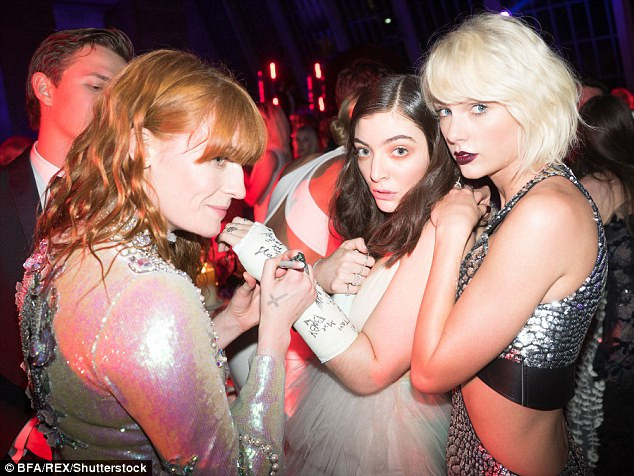 Florence Welch, Lorde và Taylor Swift tại Met Gala.