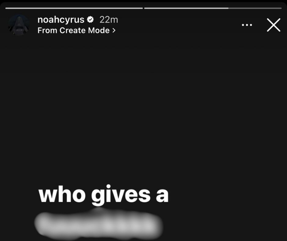 Em gái Miley đáp trả suy đoán của cộng đồng mạng. Em gái Miley đáp trả suy đoán của cộng đồng mạng.