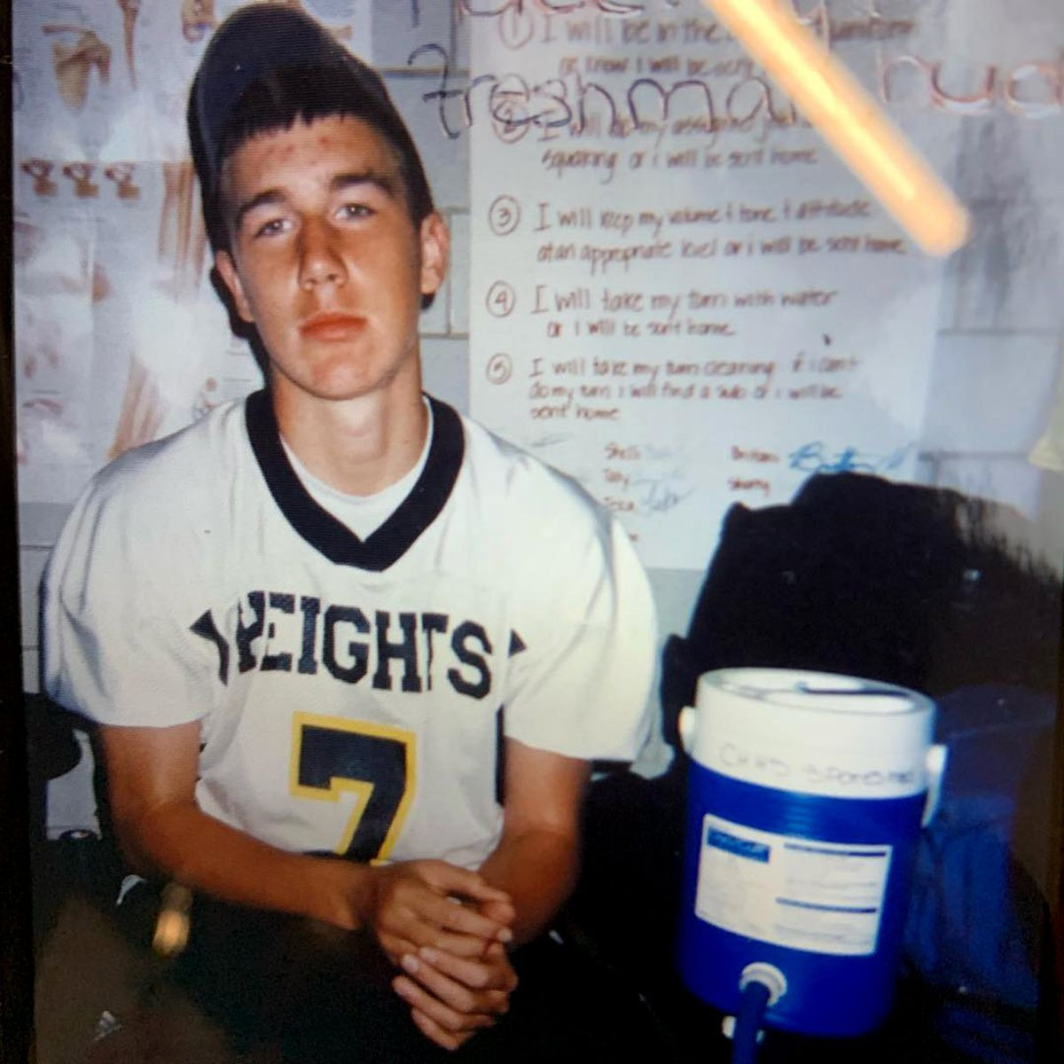 Gương mặt thời điểm dậy thì của nam cầu thủ.