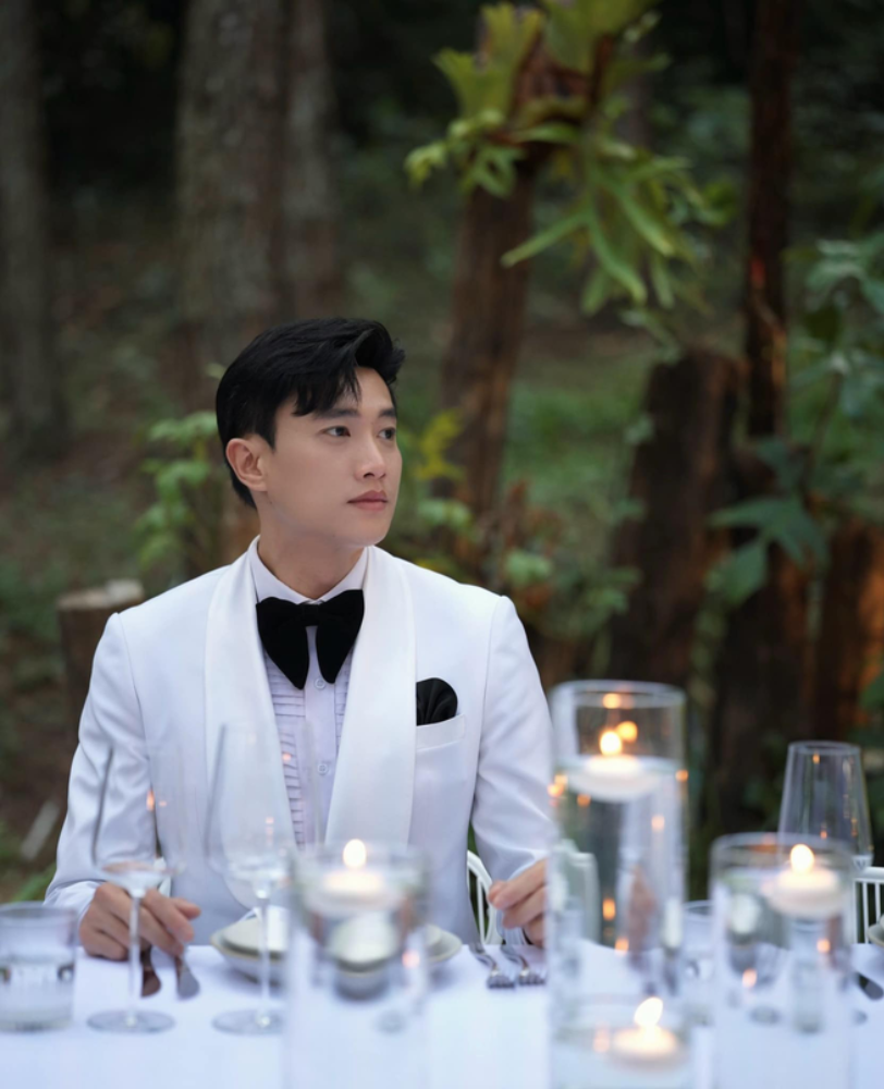 Quốc Trường đã chứng kiến nhiều cột mốc của cô dâu Midu nên ngày trọng đại không thể thiếu nam diễn viên này được.