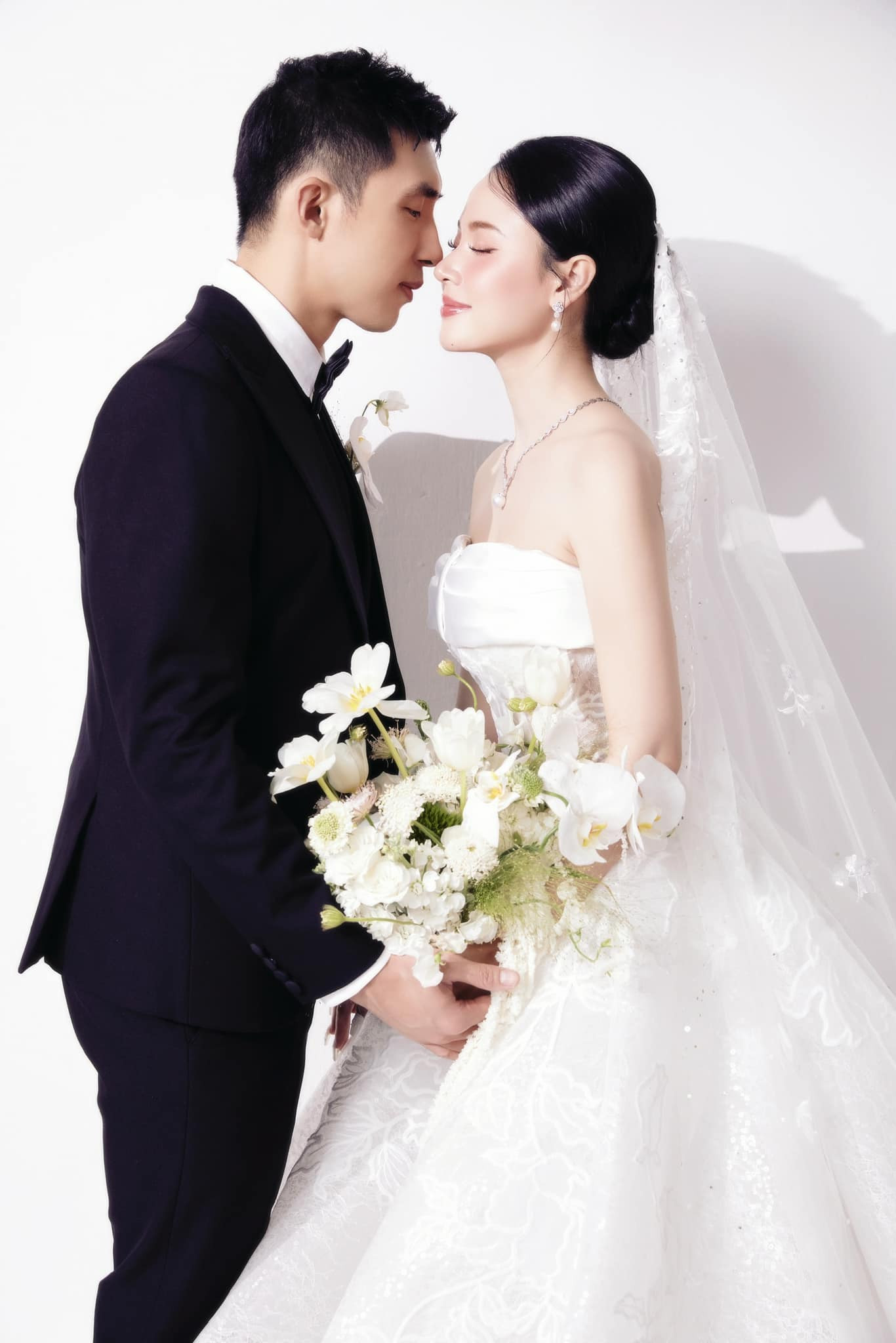 Hôn lễ của cả hai sẽ được diễn ra vào ngày mai 29/6.