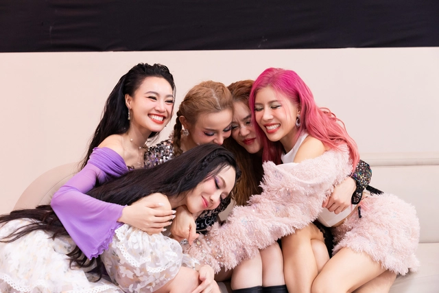 Nhóm Thu Phương đại thắng đêm Công diễn 4. Nhóm Thu Phương đại thắng đêm Công diễn 4.