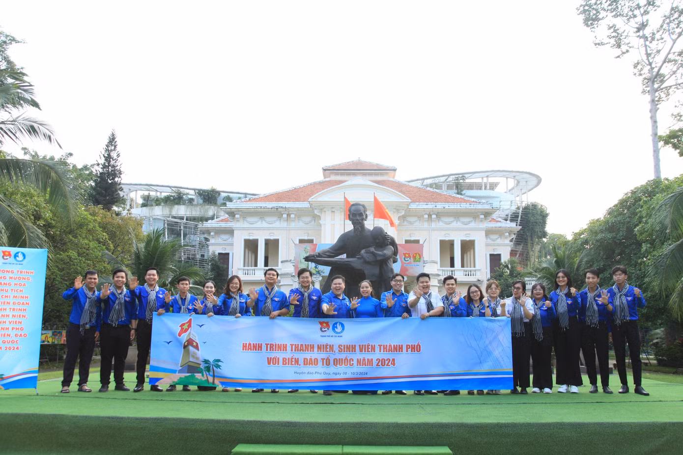 Đoàn công tác Hành trình thanh niên, sinh viên với biển đảo tổ quốc năm 2024.