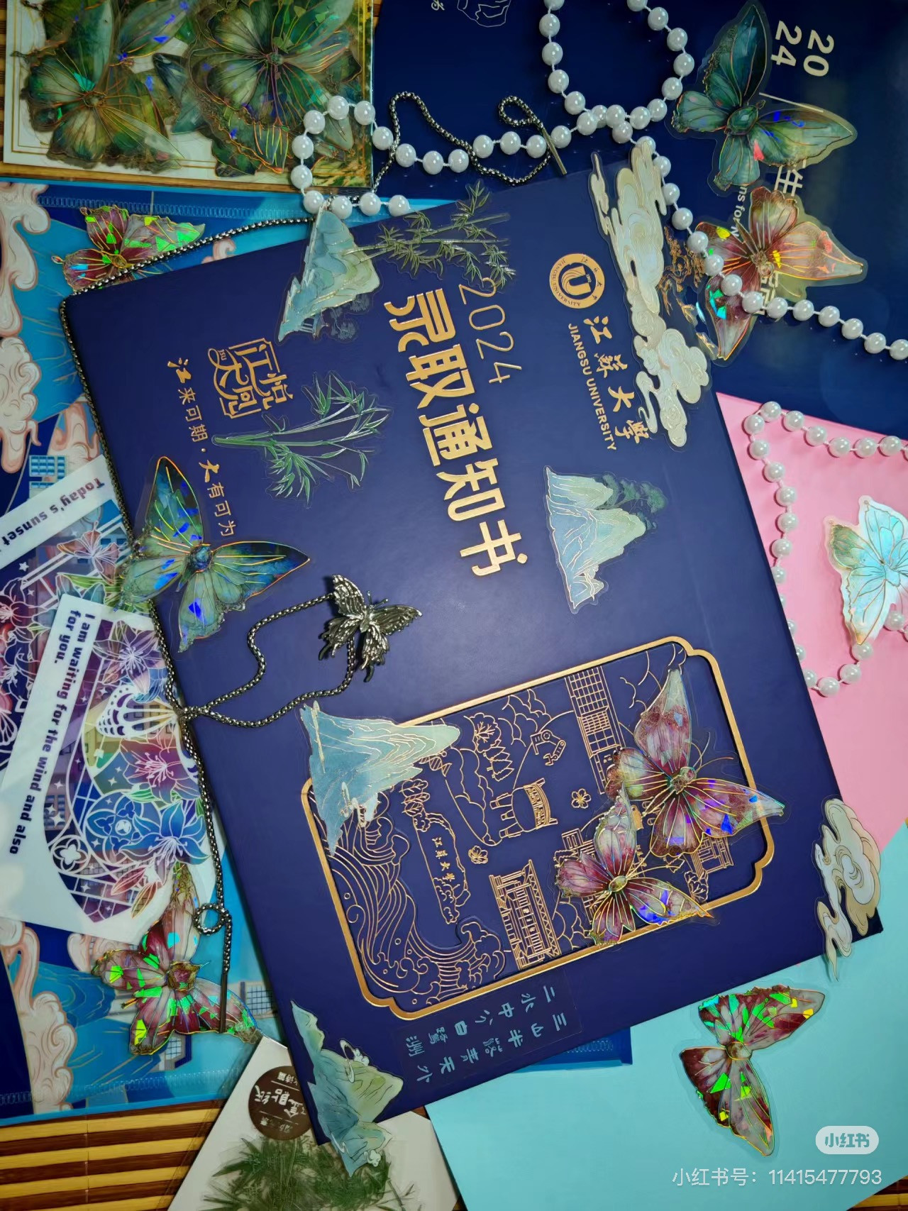 Vẻ đẹp cổ kính của giấy báo nhập học trường Đại học Giang Tô.