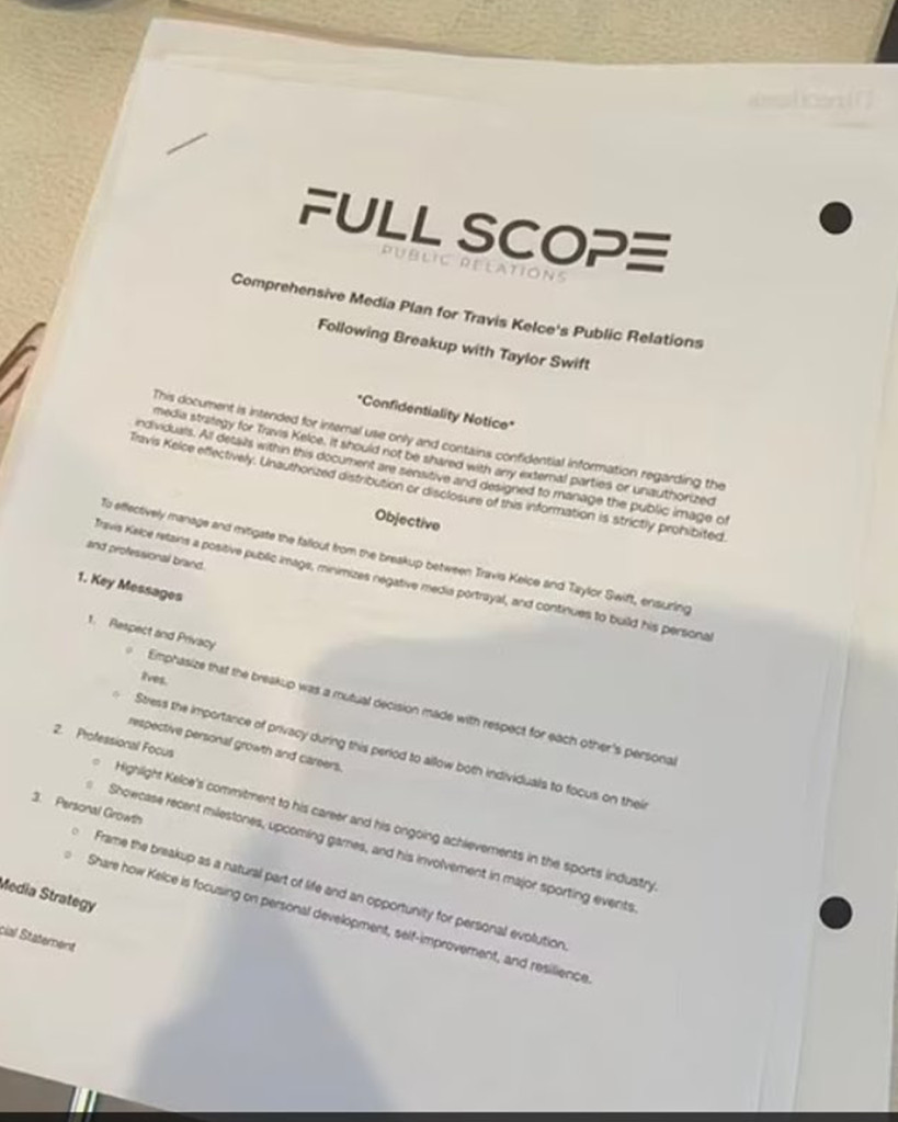 Bản hợp đồng chia tay được cho là thuộc về công ty truyền thông của Travis Kelce. Bản hợp đồng chia tay được cho là thuộc về công ty truyền thông của Travis Kelce.