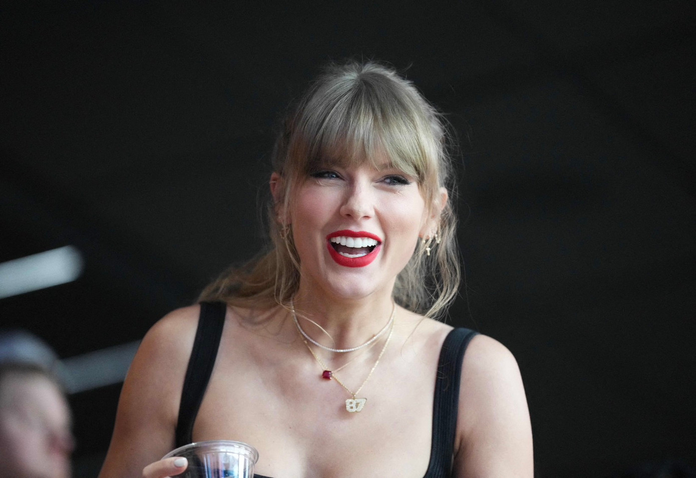 Taylor Swift gây sốt với loạt biểu cảm hạnh phúc tại Chung kết Super Bowl năm nay. Taylor Swift gây sốt với loạt biểu cảm hạnh phúc tại Chung kết Super Bowl năm nay.