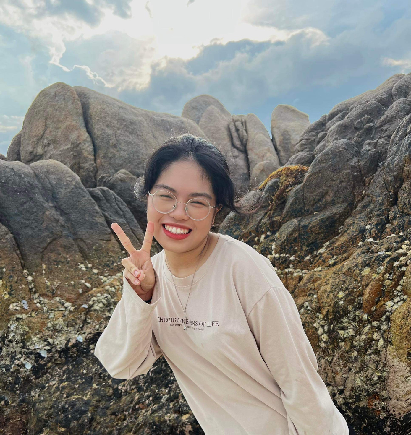 Vận Như cho rằng giải quá nhiều đề mới dễ khiến teen rơi vào trạng thái mệt mỏi và lo sợ lượng kiến thức của mình vẫn chưa đủ.