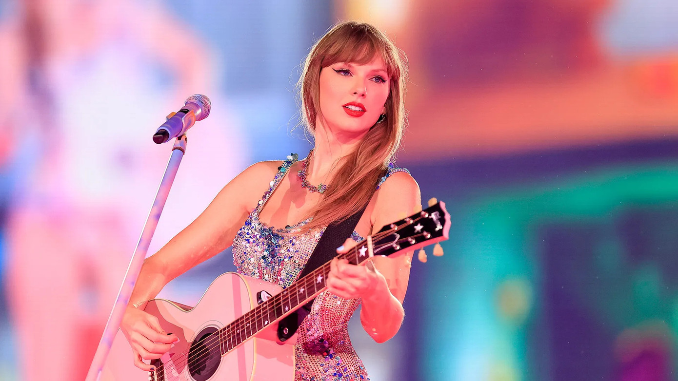 Taylor Swift khiến fan lo lắng vì ho liên tục tại The Eras Tour.